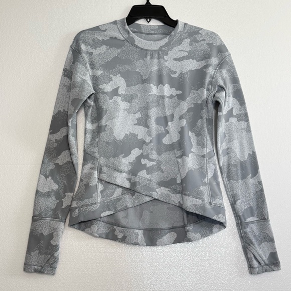 Lululemon Close to Crossing Gray Camo Crossover Hem Long Sleeve Shirt Size 8 - Picture 3 of 15